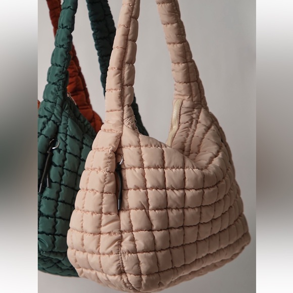 Free People Movement Quilted Carryall Tote Cream Hobo Bag Gym Travel NWT - Picture 3 of 7